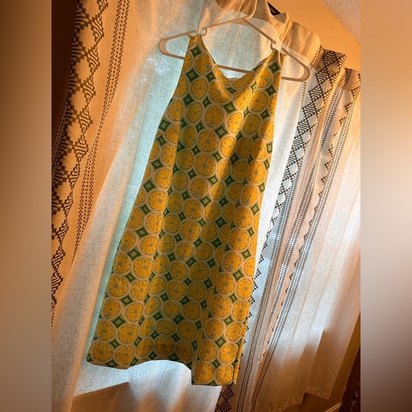 Sail to Sable lemon shift dress. Size Med, never worn. Very light zipper back. - Picture 1 of 6